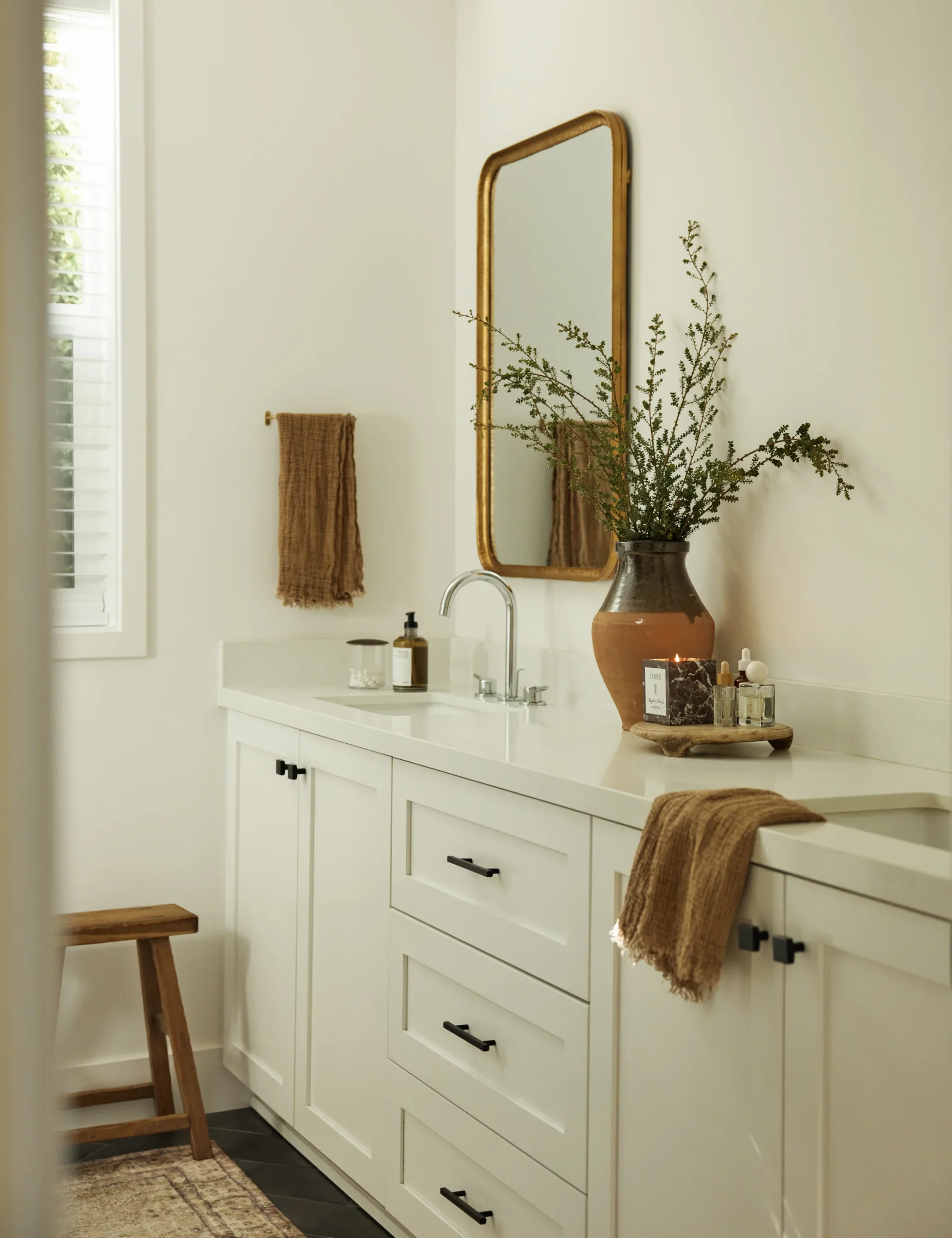 Lulu-and-Georgia_Bathroom_2170_LIFESTYLE-Site-Crop-Lifestyle